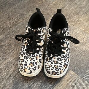 EUC Stylish Leopard Print Shoes size 6